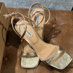 NWT - Steven Madden Gold Heels